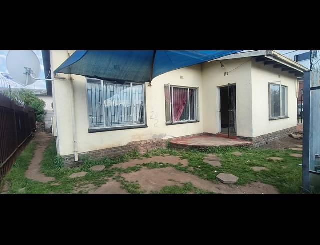 3 BEDROOM FREEHOLD FOR SALE IN BURGERSHOOP